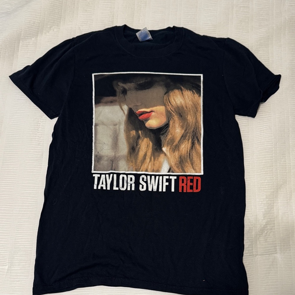 Taylor Swift Black Graphic T-Shirt